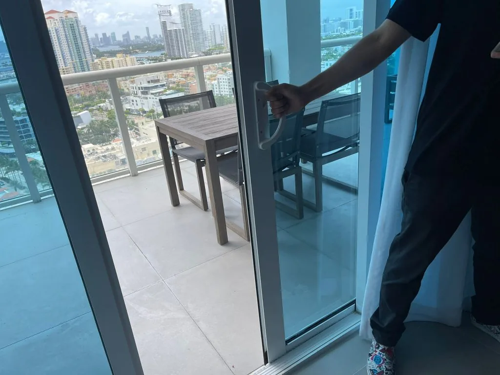 repair and installation of glass windows